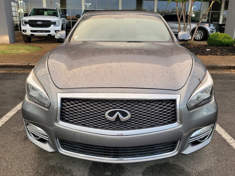 2018 Infiniti Q70 Luxe photo 3