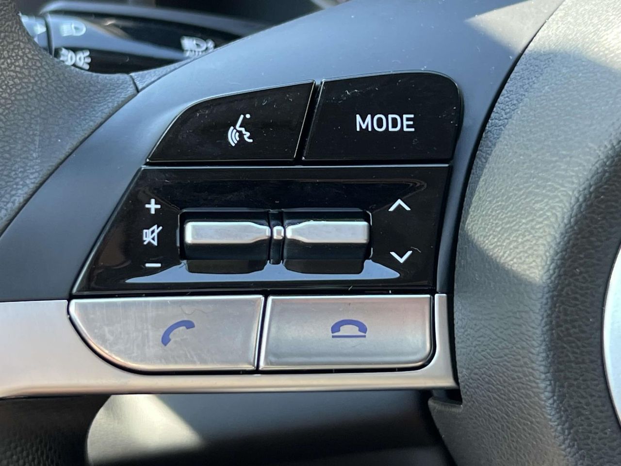 2022 Hyundai Elantra SEL photo 17