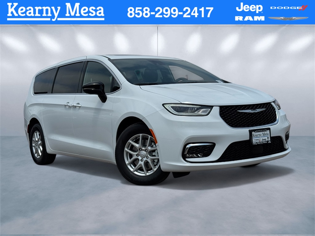 2025 Chrysler Pacifica Select's photo