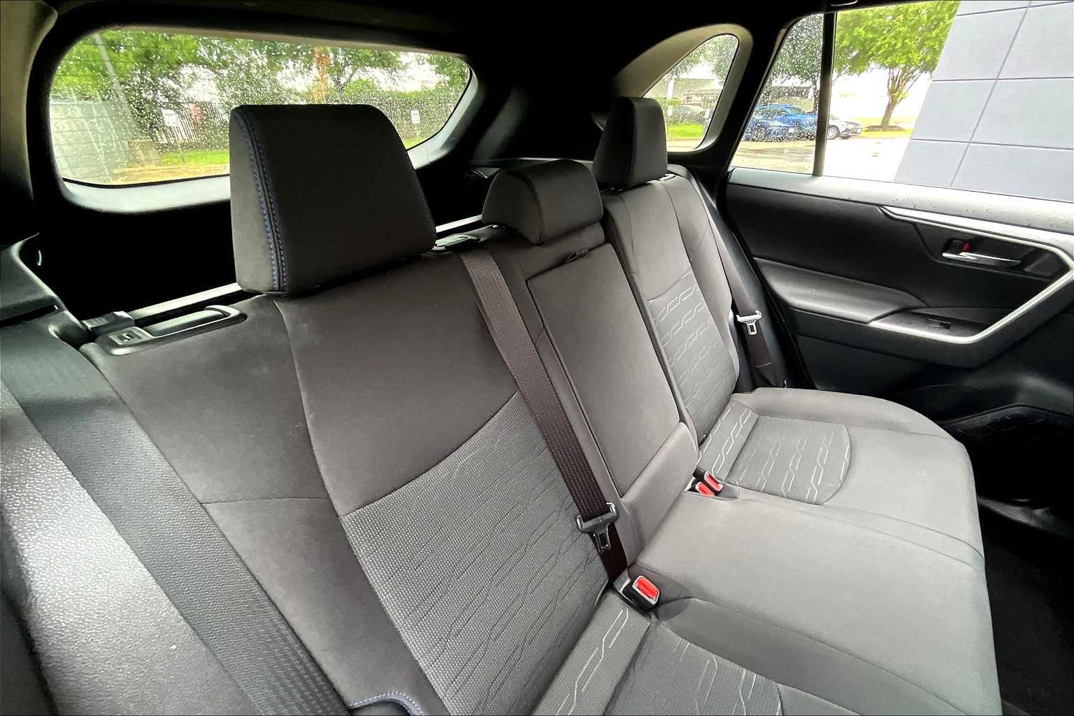 2024 Toyota RAV4 Hybrid SE photo 19