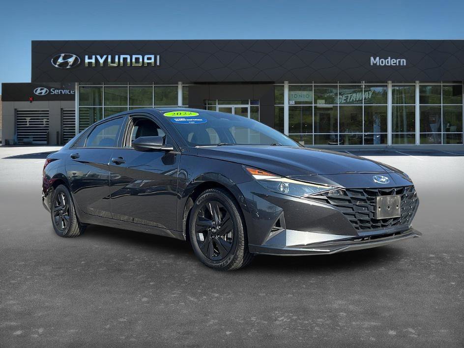2022 Hyundai Elantra SEL photo 3