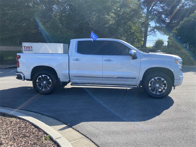 2023 Chevrolet Silverado 1500 High Country photo 2