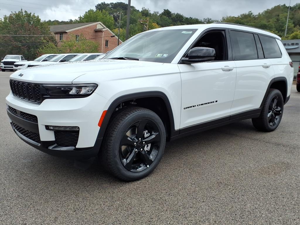 2025 Jeep Grand Cherokee Limited photo 2