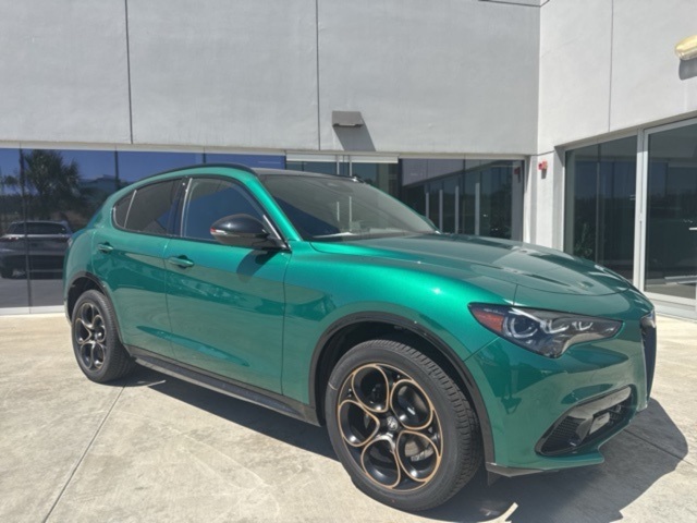 2025 Alfa Romeo Stelvio Intensa's photo