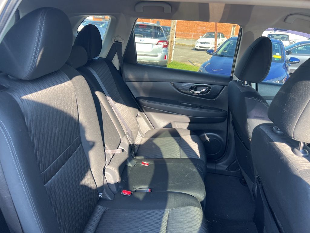 2018 Nissan Rogue SV photo 24