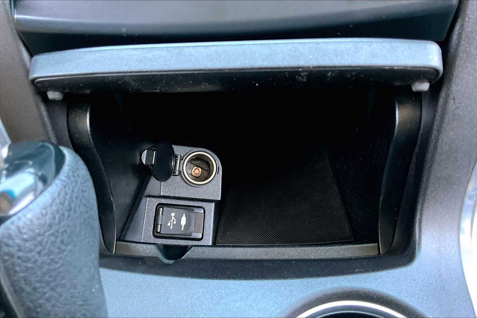 2017 Toyota Camry LE photo 31