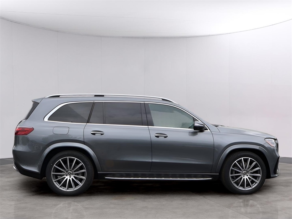 2025 Mercedes Benz GLS 580 4MATIC photo 5