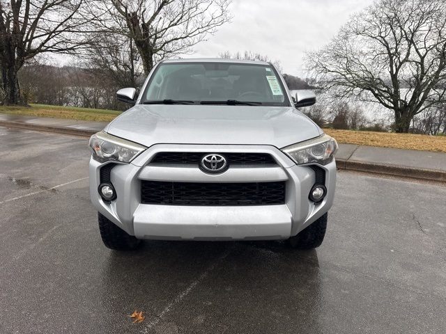 2016 Toyota 4Runner SR5 photo 2