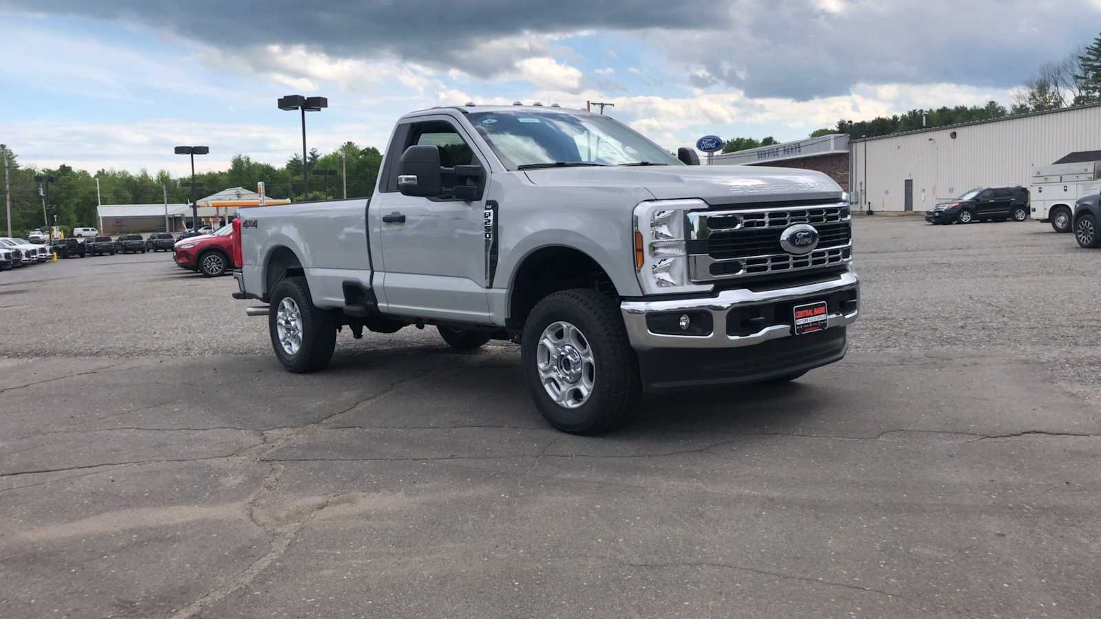 2025 Ford F-250 XLT photo 2
