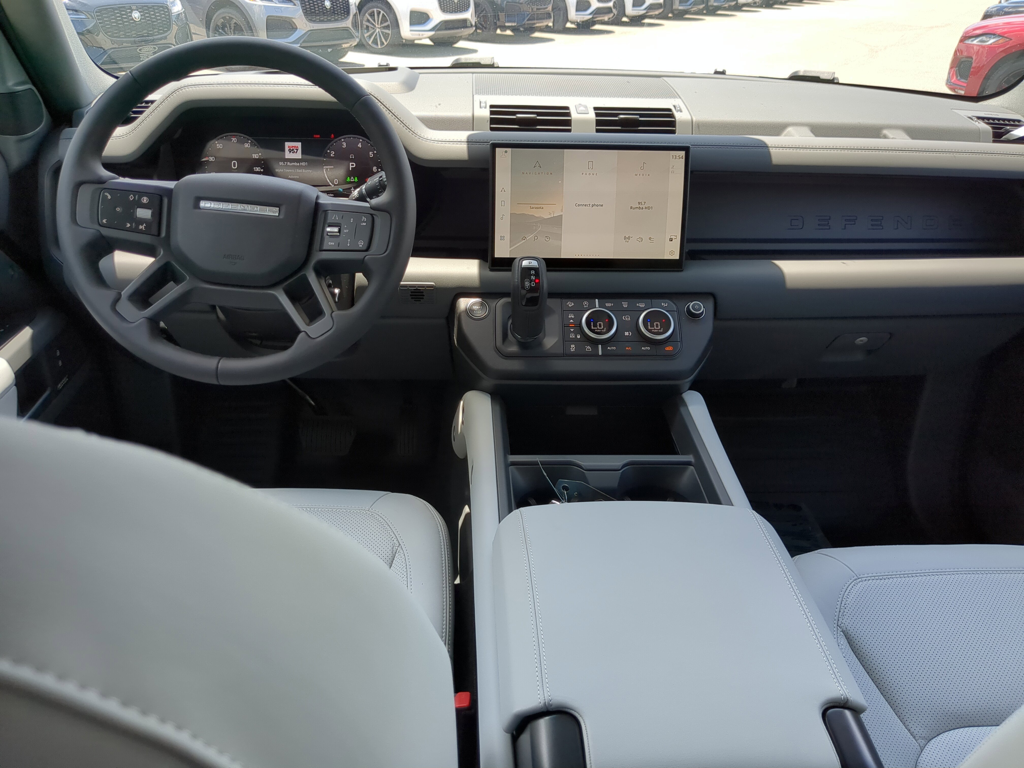 2025 Land Rover Defender 110 X-Dynamic SE photo 13