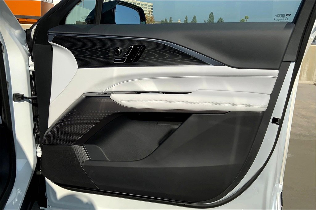2025 Cadillac Lyriq Sport photo 28
