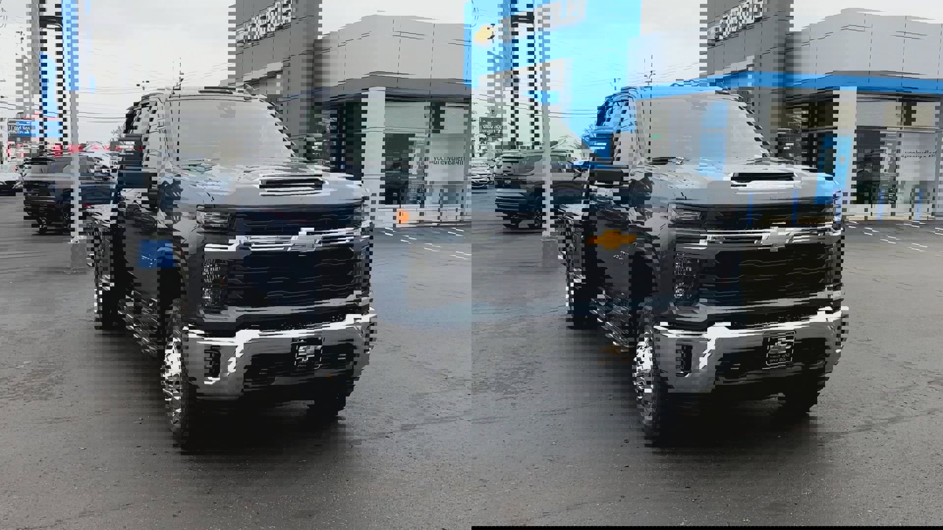 2025 Chevrolet Silverado 3500HD LT photo 2