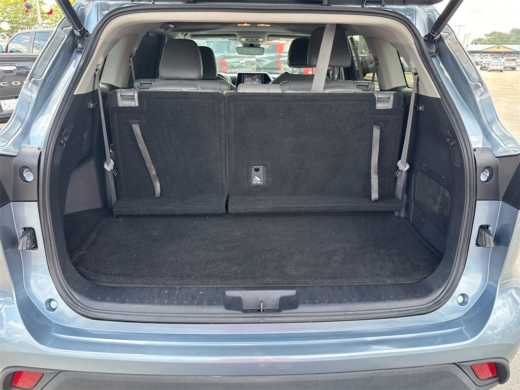 2021 Toyota Highlander XLE photo 18