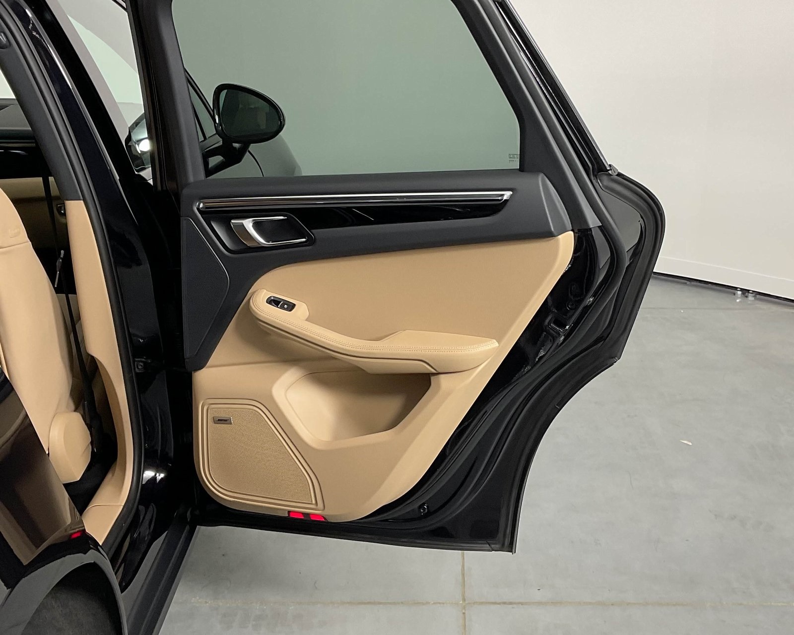 2024 Porsche Macan T photo 21