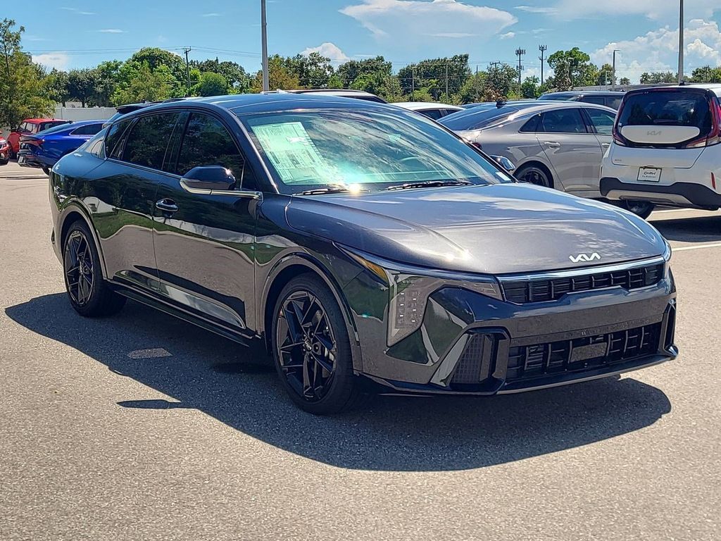 2025 Kia K4 GT-Line Turbo photo 2