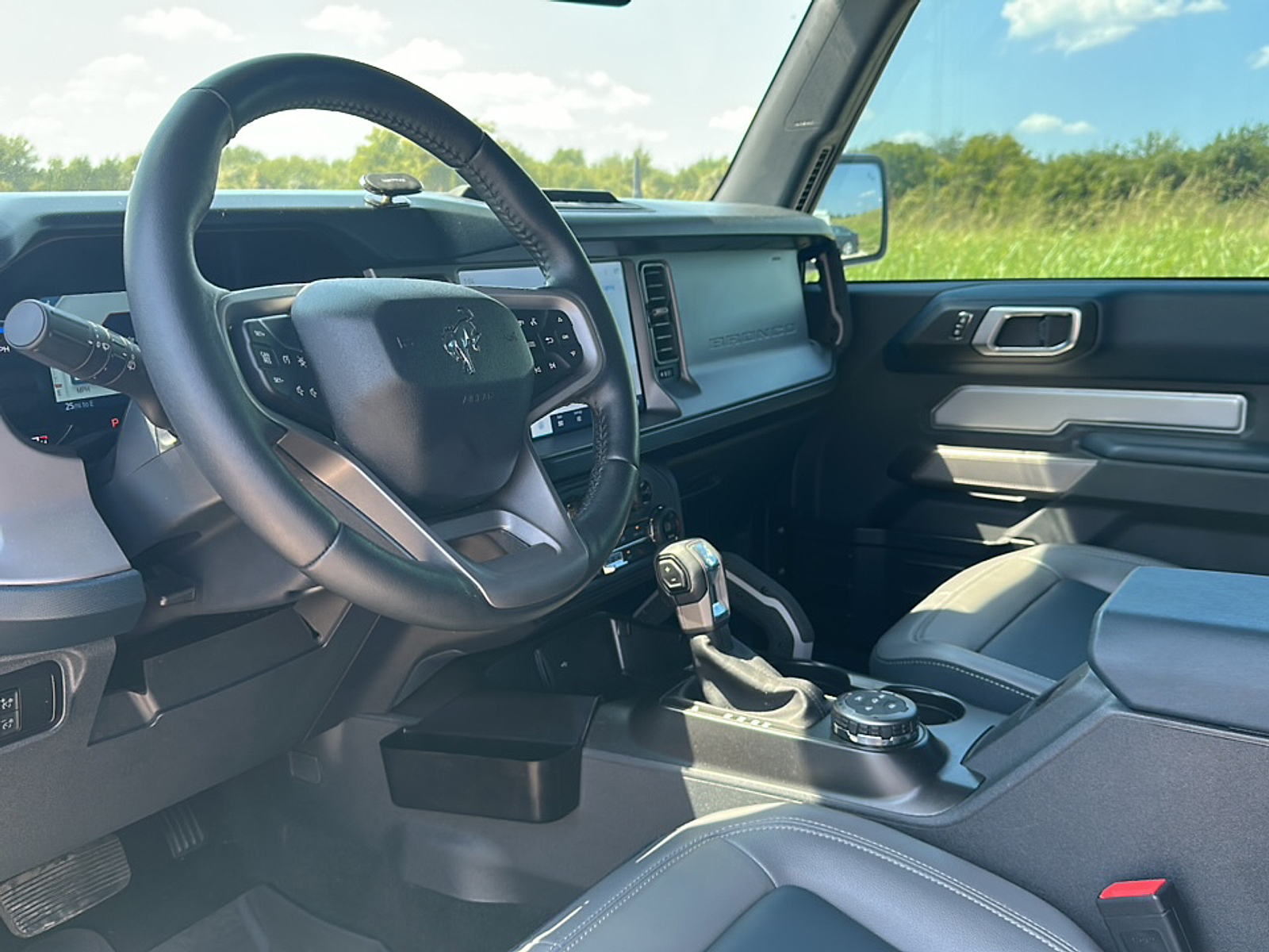 2023 Ford Bronco Outer Banks photo 2