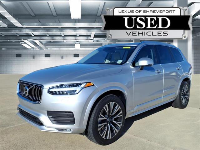 2022 Volvo XC90 Momentum's photo