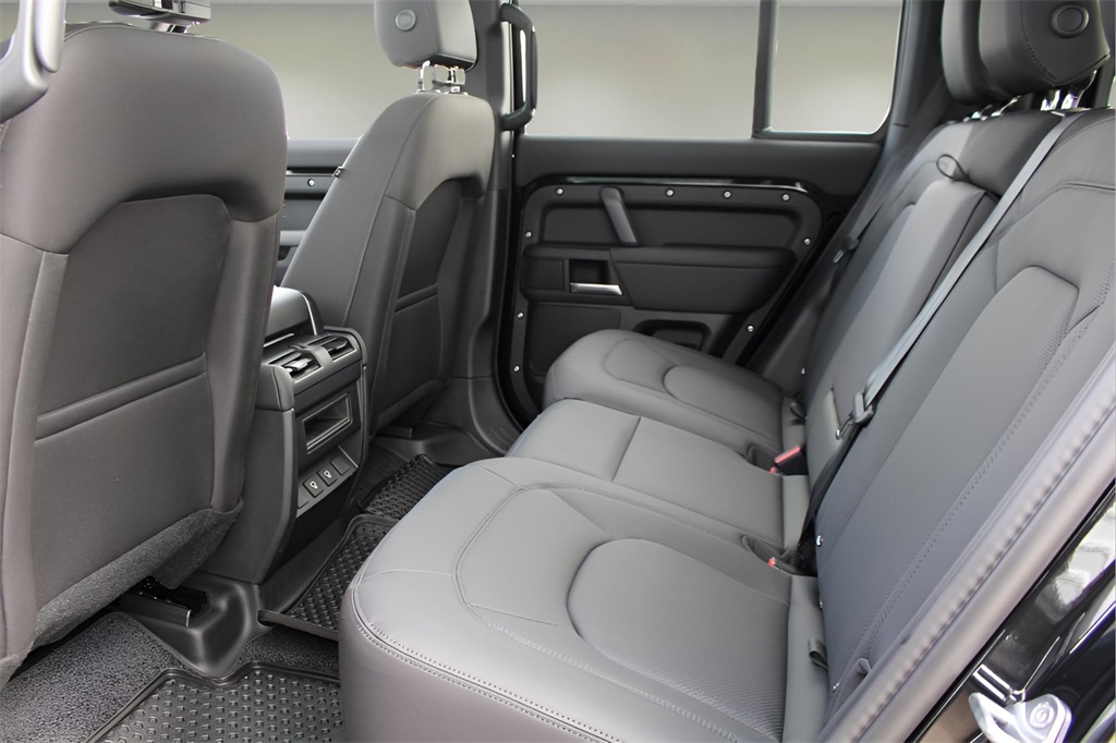 2025 Land Rover Defender 110 S photo 12