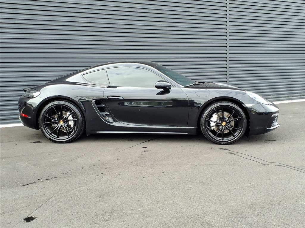 2022 Porsche Cayman T photo 24