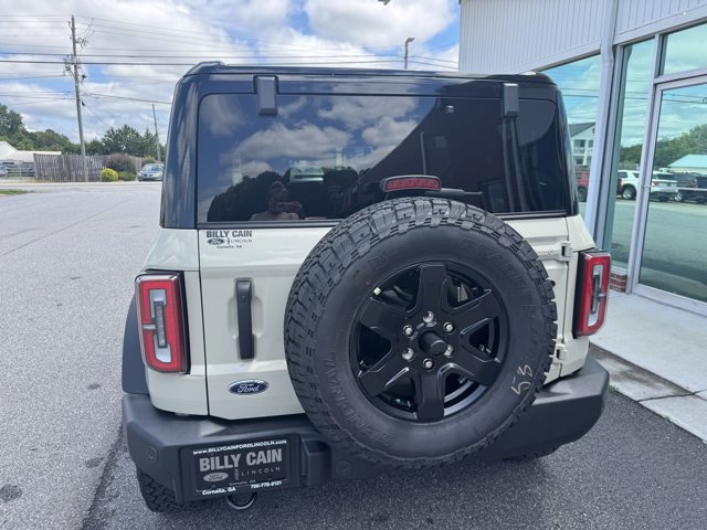 2025 Ford Bronco Outer Banks photo 2