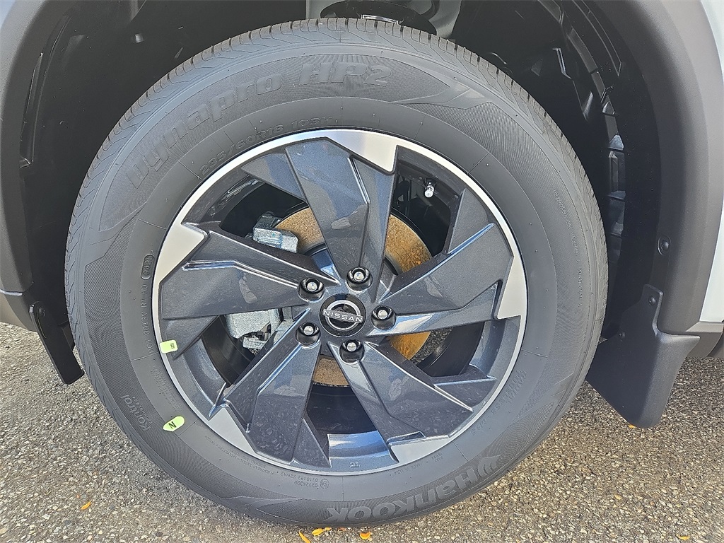 2026 Nissan Rogue SV photo 4