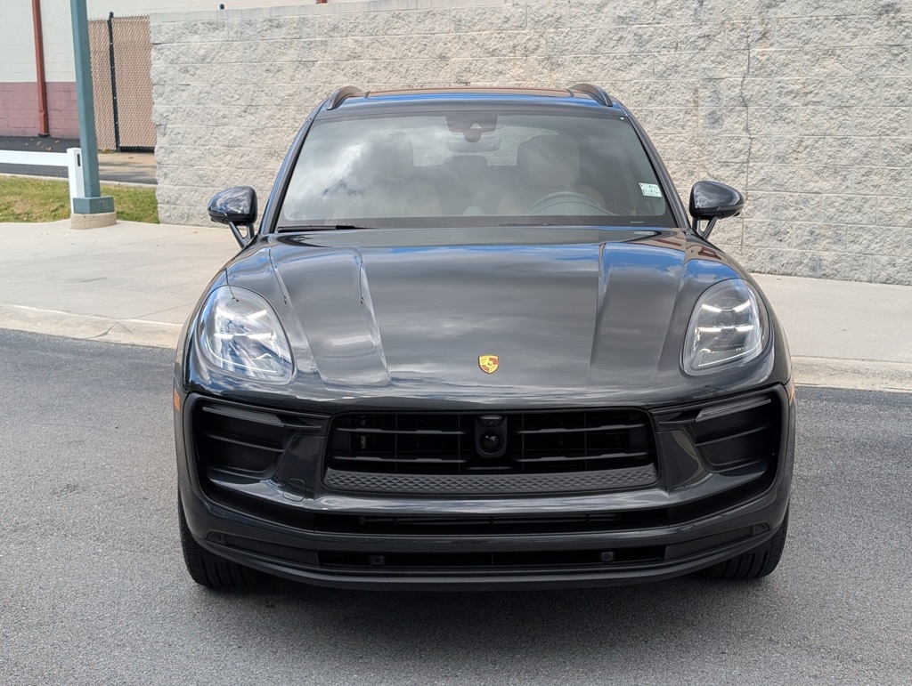 2025 Porsche Macan T photo 10