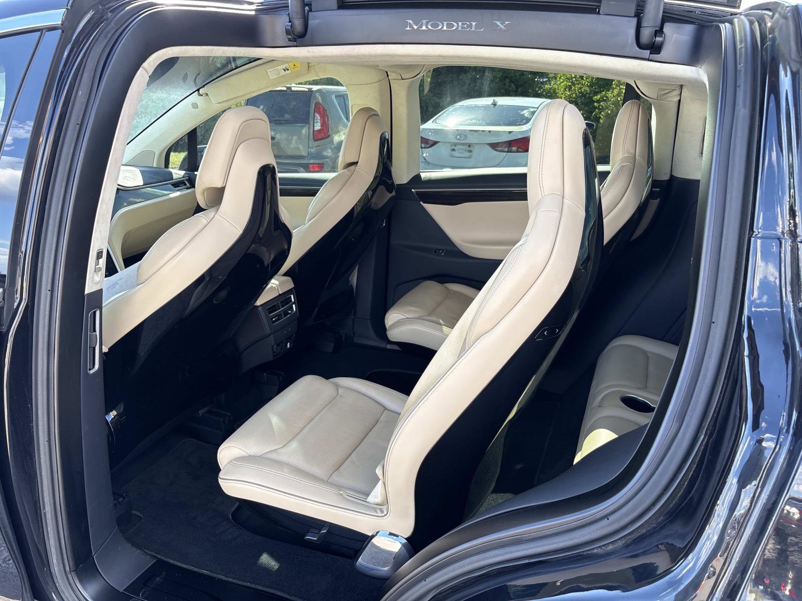 2016 Tesla Model X 90D photo 19