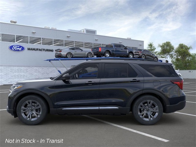 2025 Ford Explorer photo 3