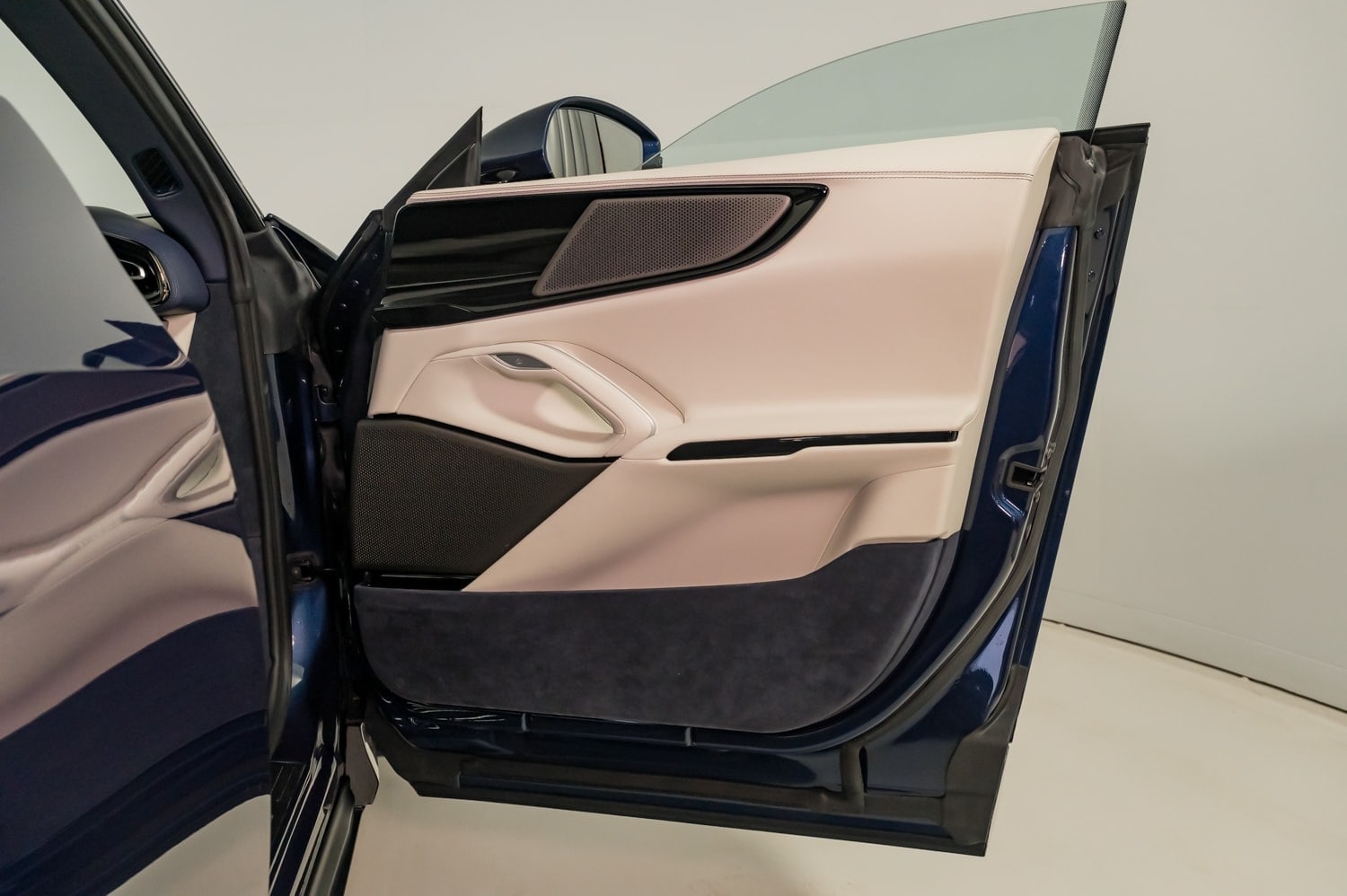 2024 Ferrari Purosangue photo 26