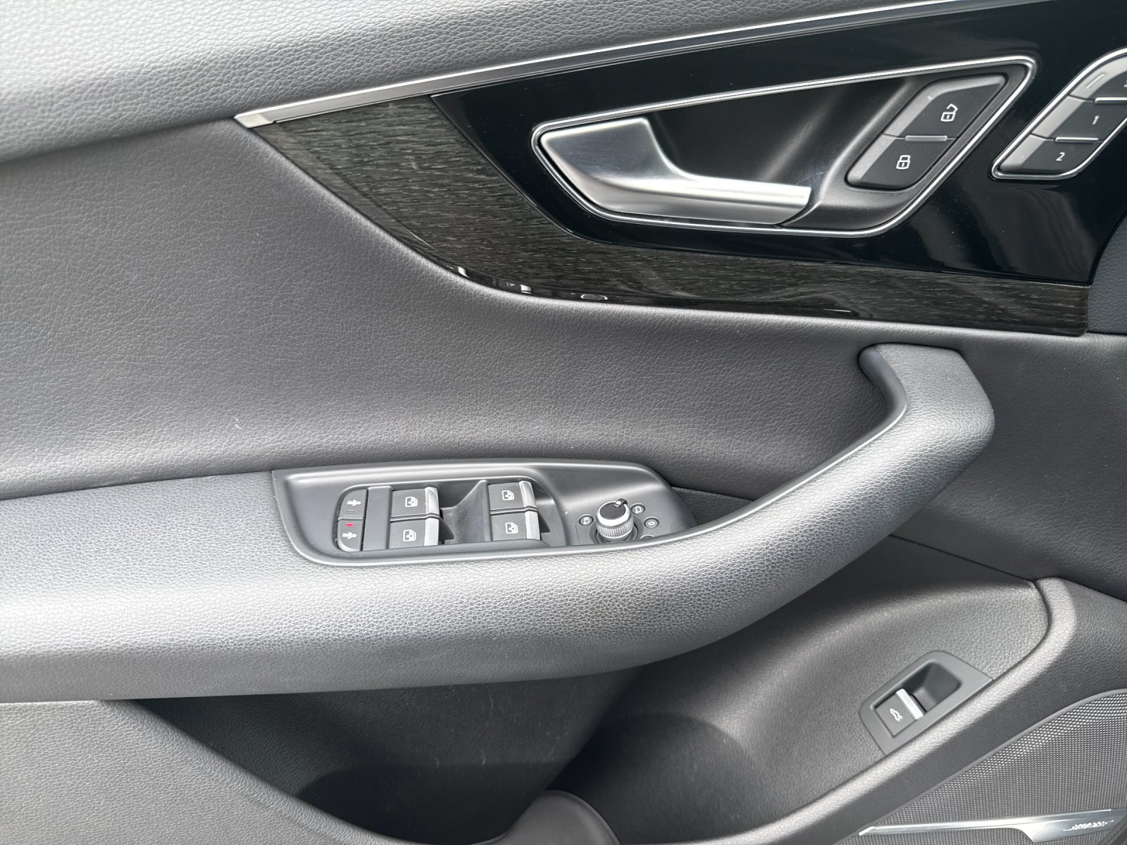 2019 Audi Q7 55 Premium photo 12