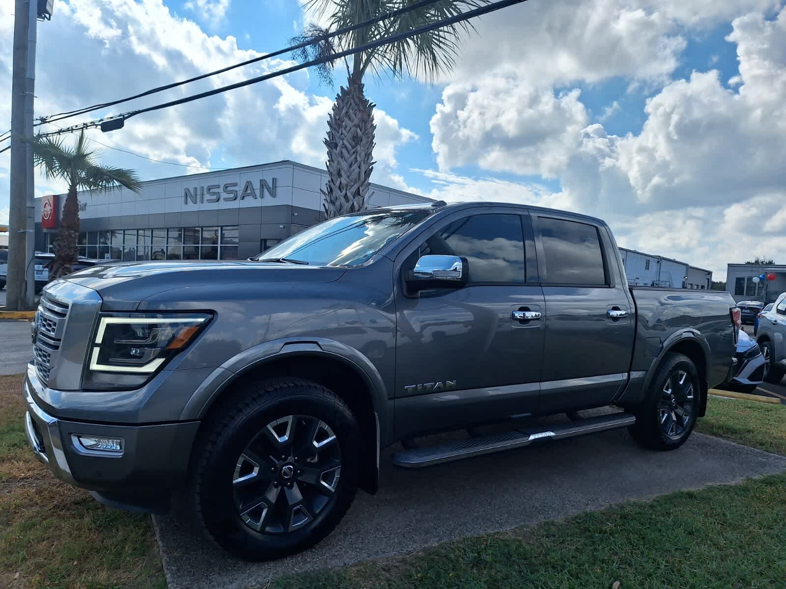 2021 Nissan Titan Platinum Reserve photo 9