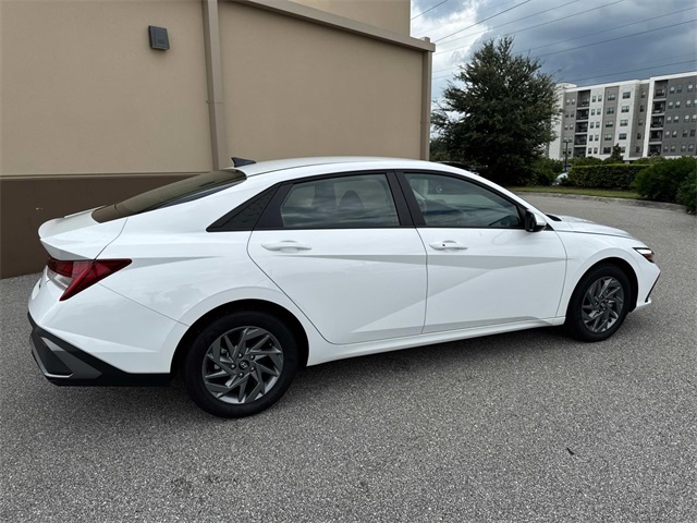 2025 Hyundai Elantra Hybrid Blue photo 2