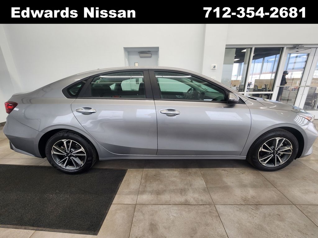 2024 Kia Forte LXS's photo