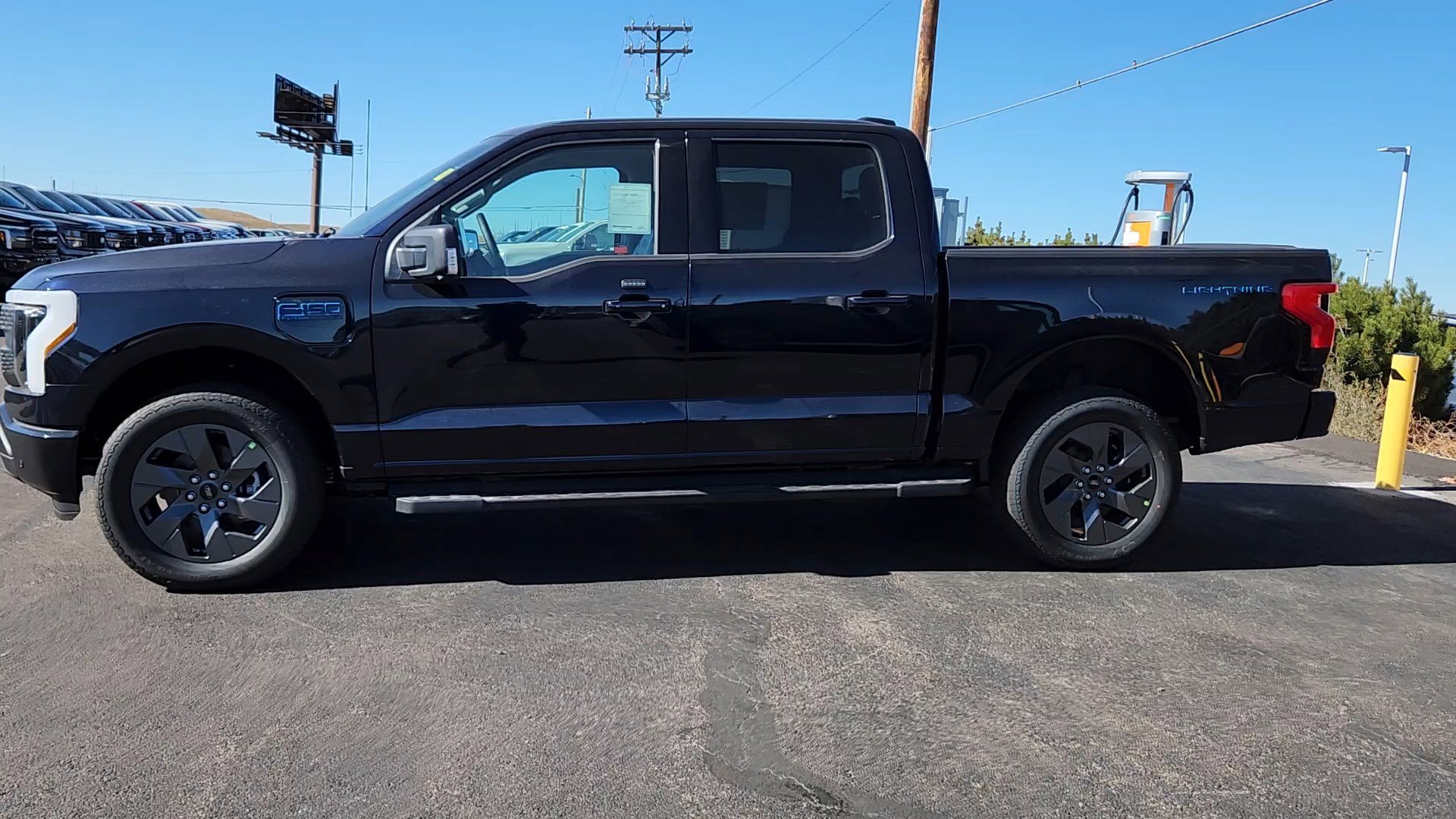 2025 Ford F-150 Lightning photo 3