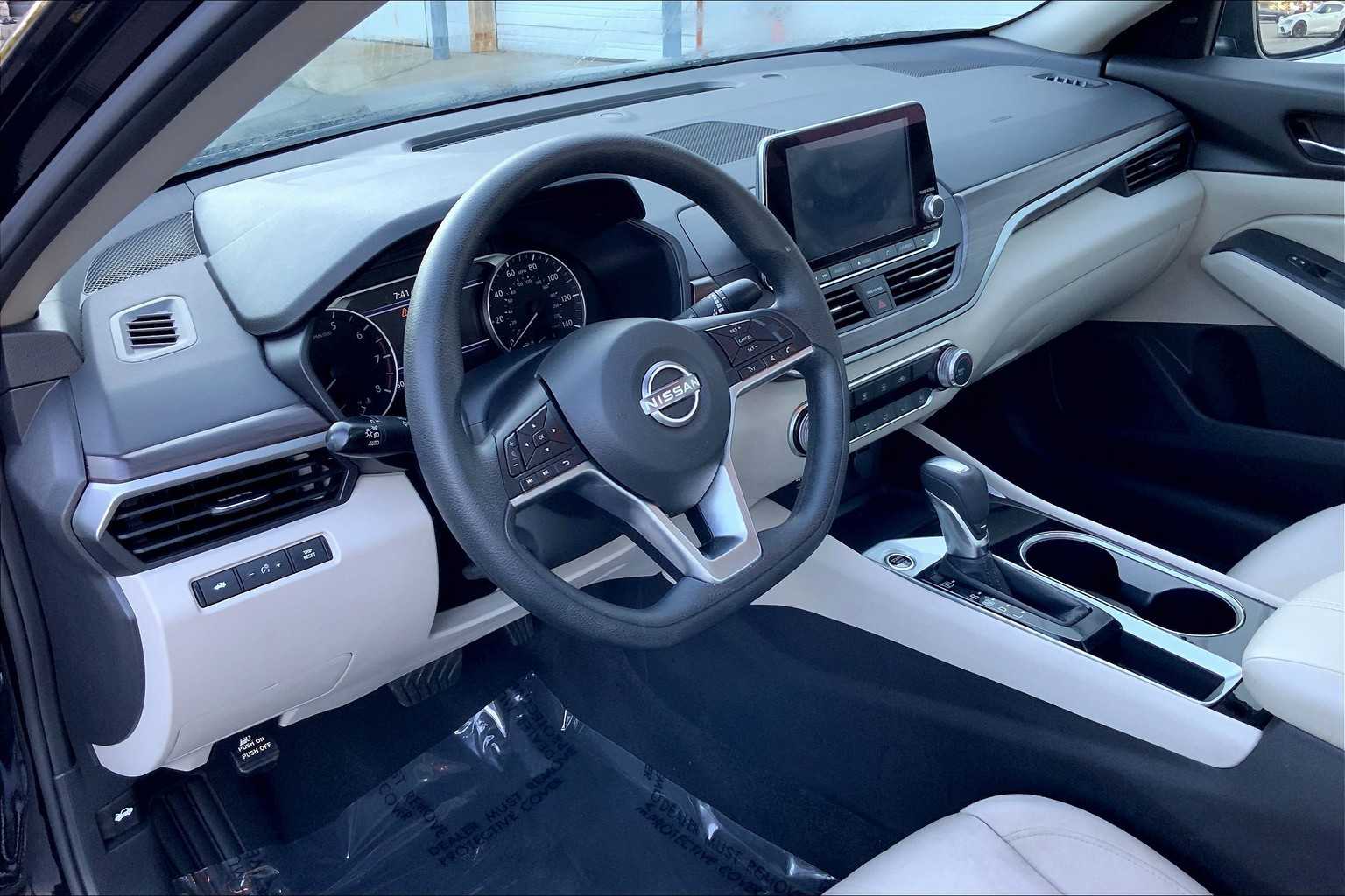 2024 Nissan Altima 2.5 SV photo 16