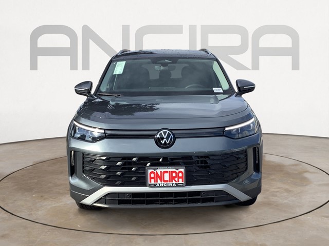 2025 Volkswagen Tiguan SE photo 2