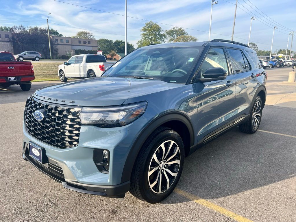 2025 Ford Explorer ST-Line photo 43
