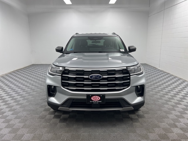 2025 Ford Explorer photo 2