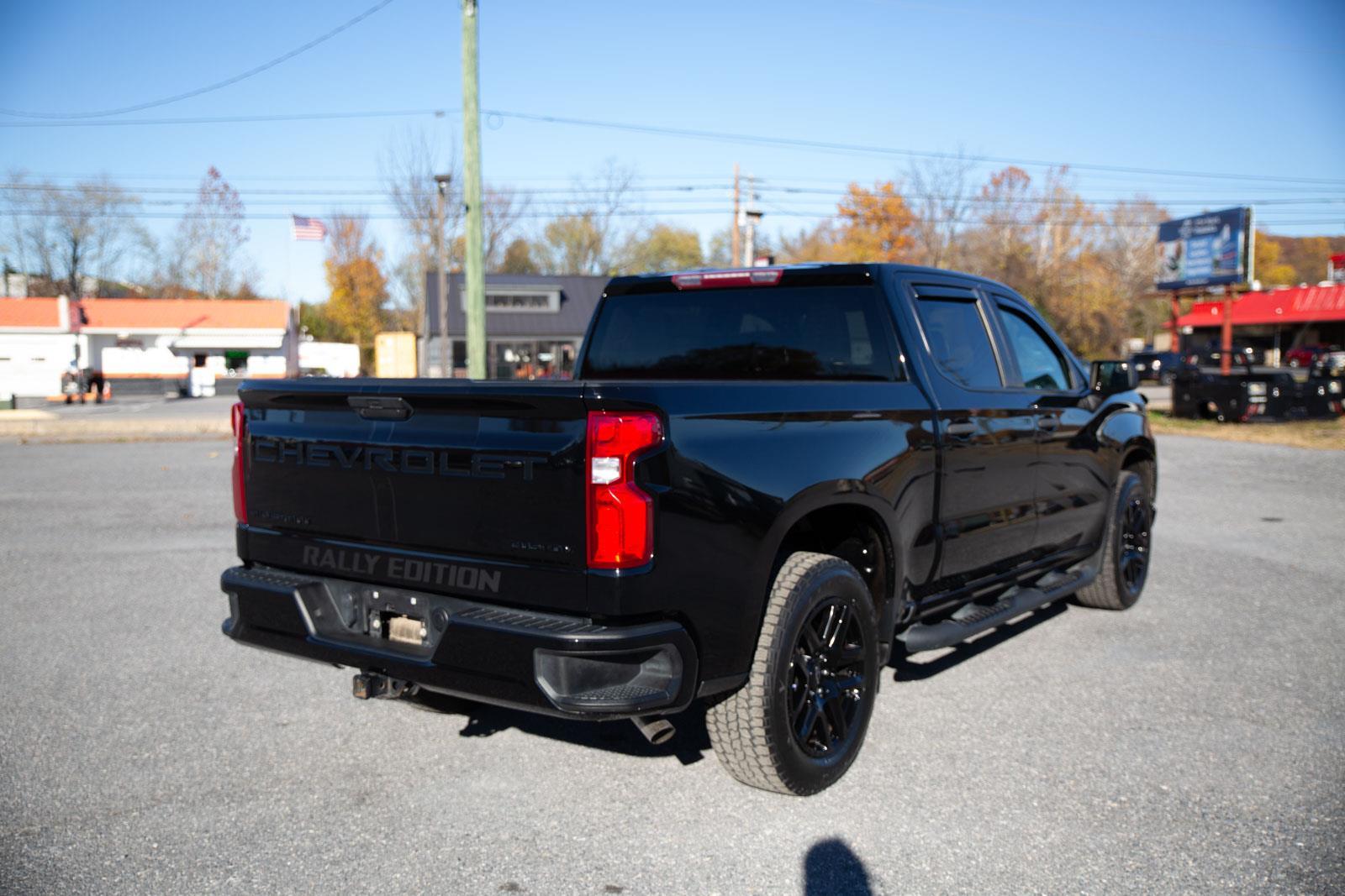 2022 Chevrolet Silverado 1500 Custom photo 2