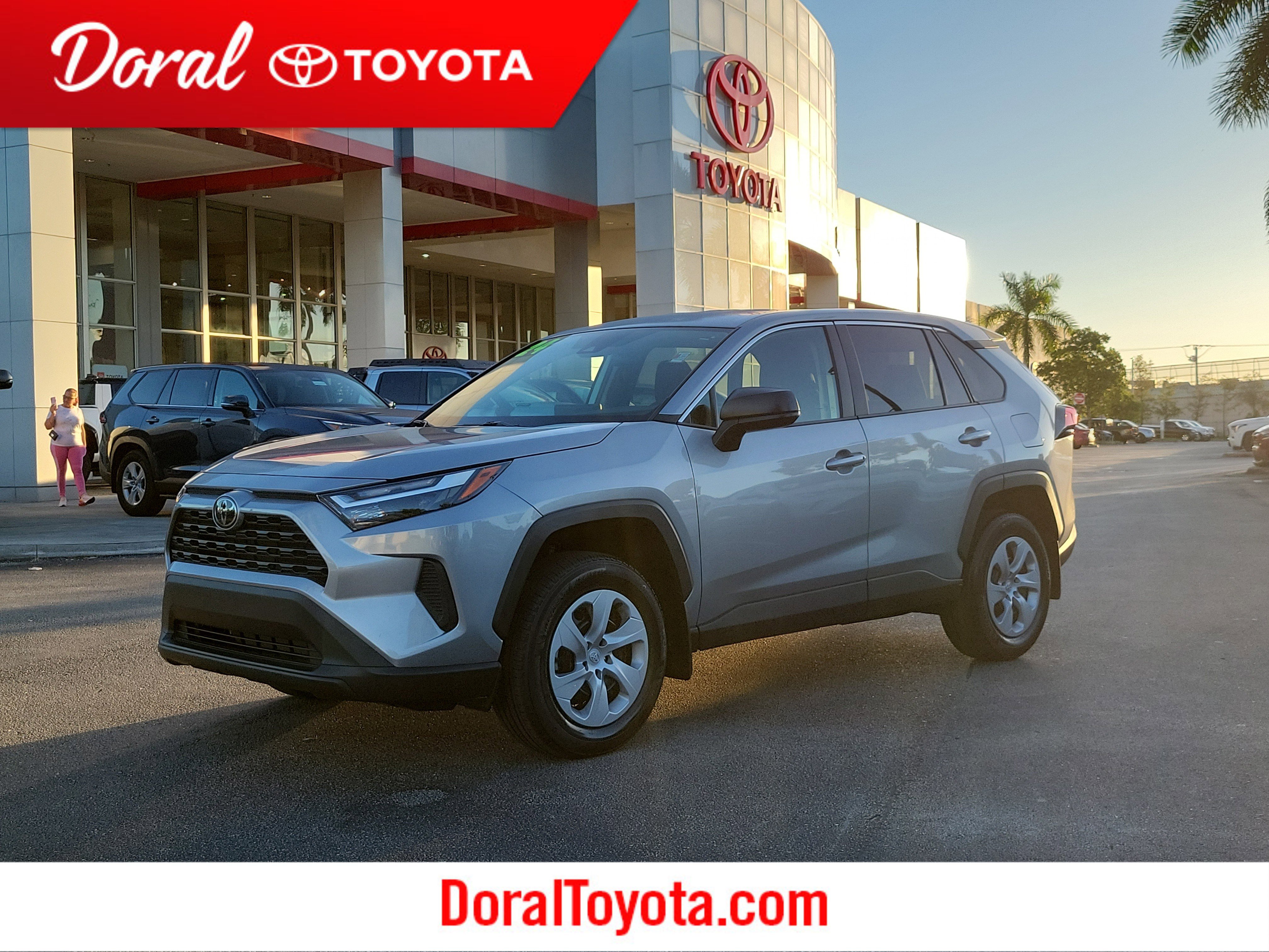 2024 Toyota RAV4 LE's photo