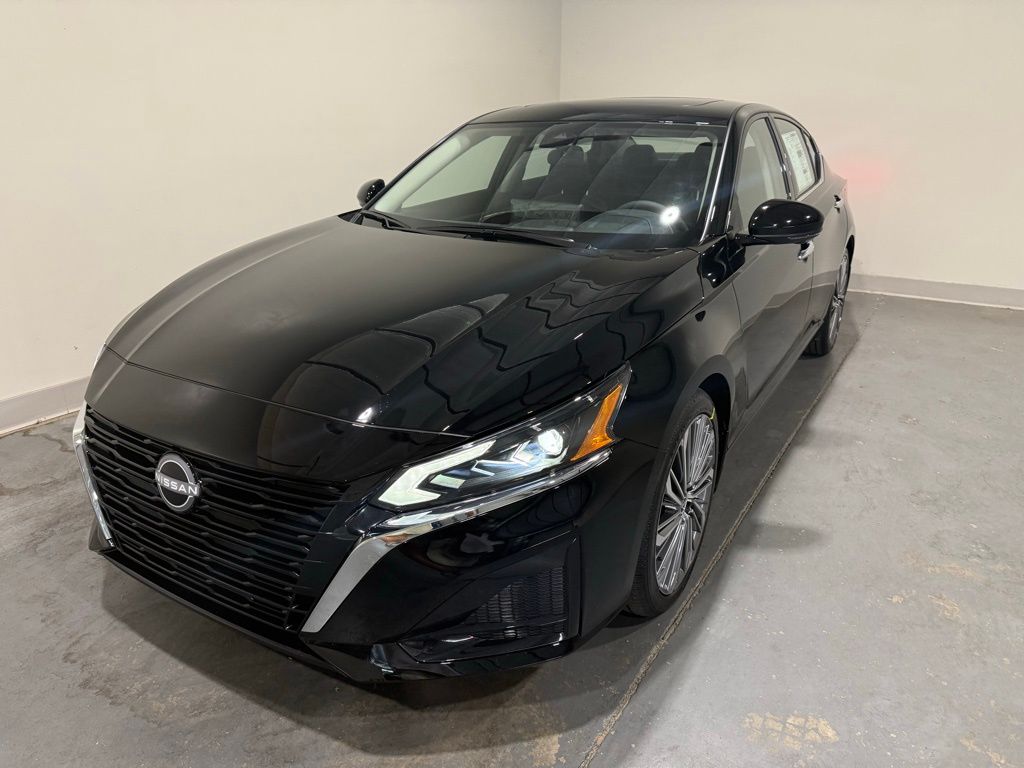 2025 Nissan Altima SL photo 3