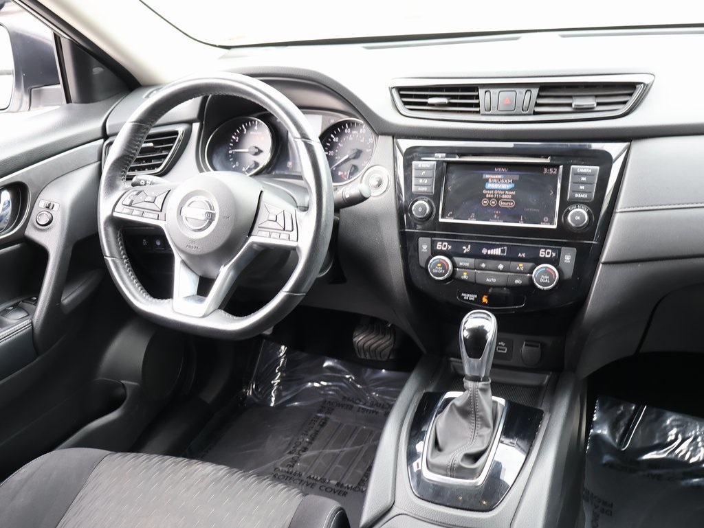 2019 Nissan Rogue SV photo 13