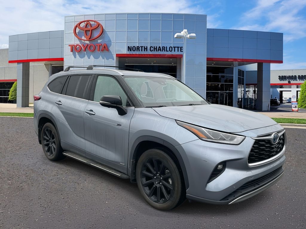 2023 Toyota Highlander Platinum's photo