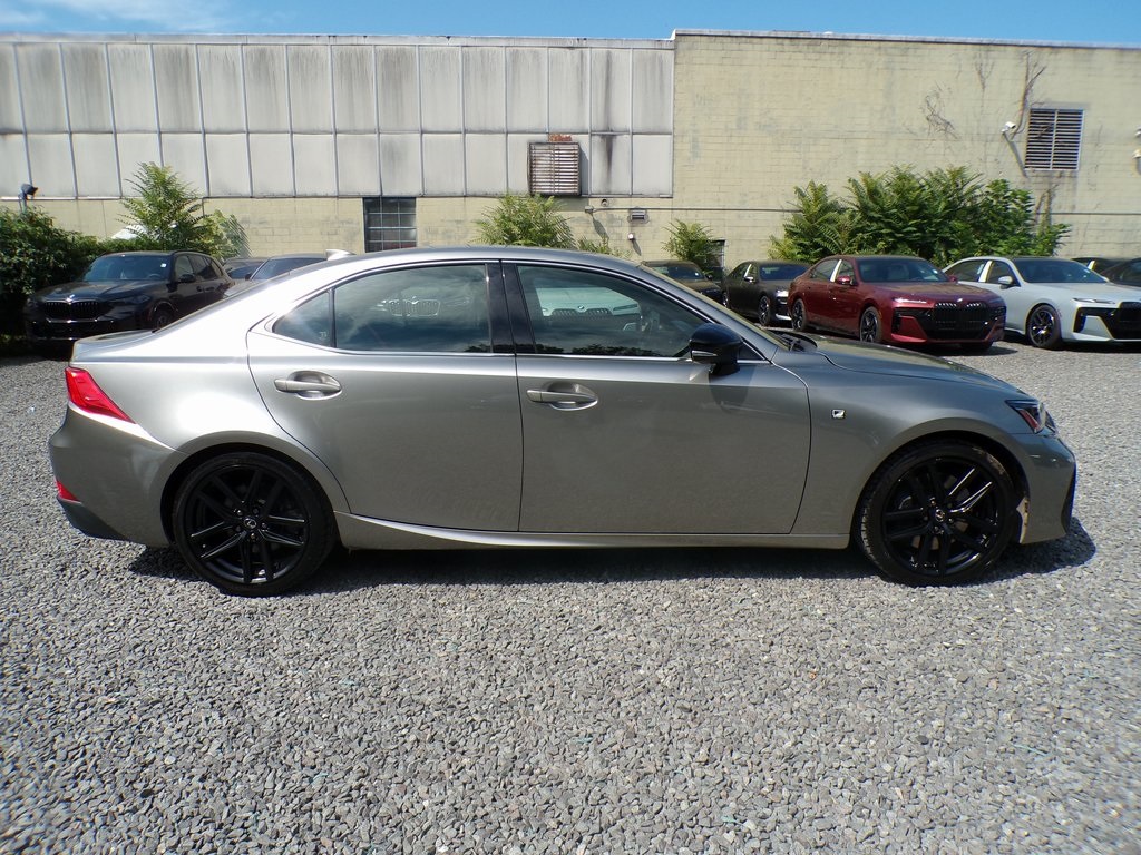 2019 Lexus IS 300 photo 3