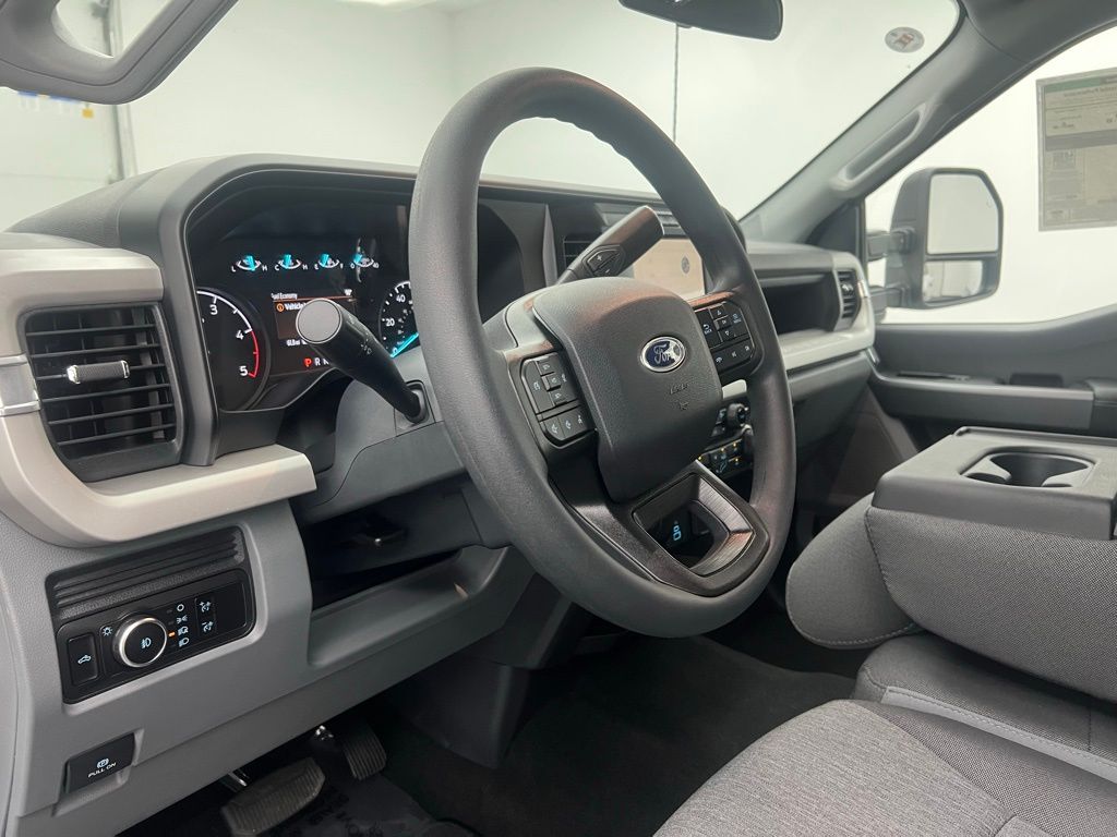 2025 Ford F-250 photo 13