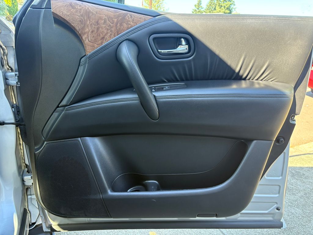 2022 Nissan Armada SL photo 23