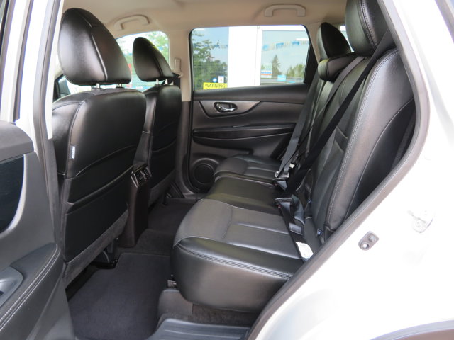 2015 Nissan Rogue SL photo 18