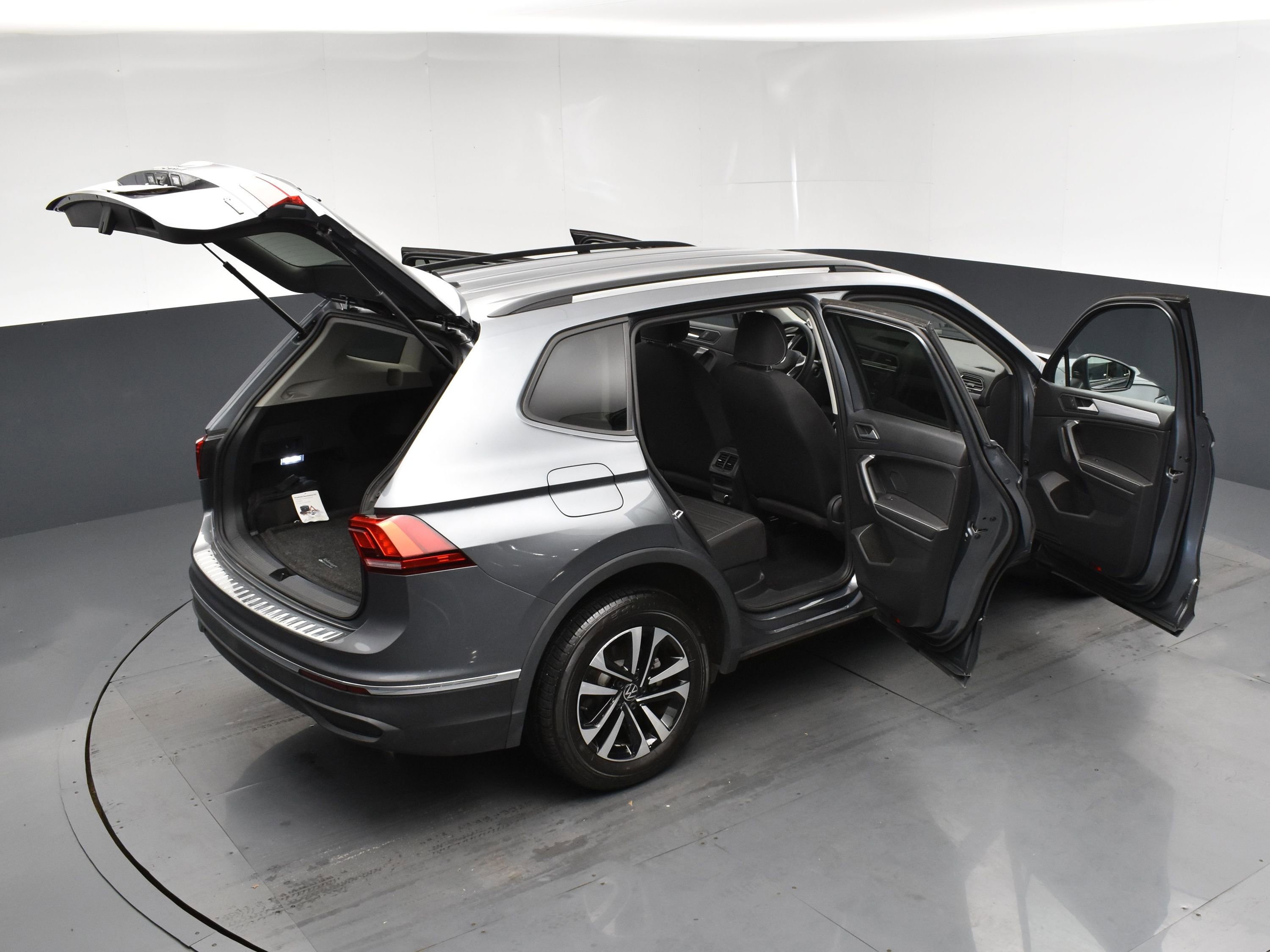 2023 Volkswagen Tiguan S photo 26