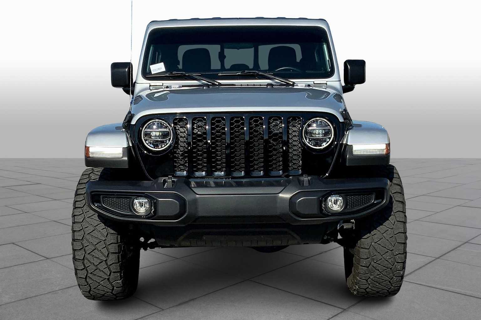 2022 Jeep Gladiator Willys Sport photo 3