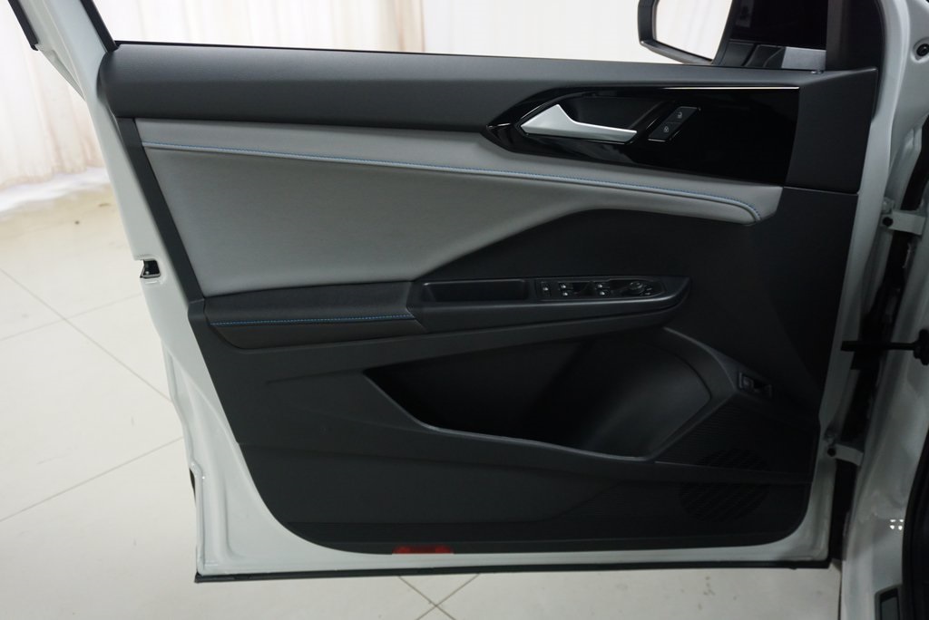 2024 Volkswagen Taos SE photo 24